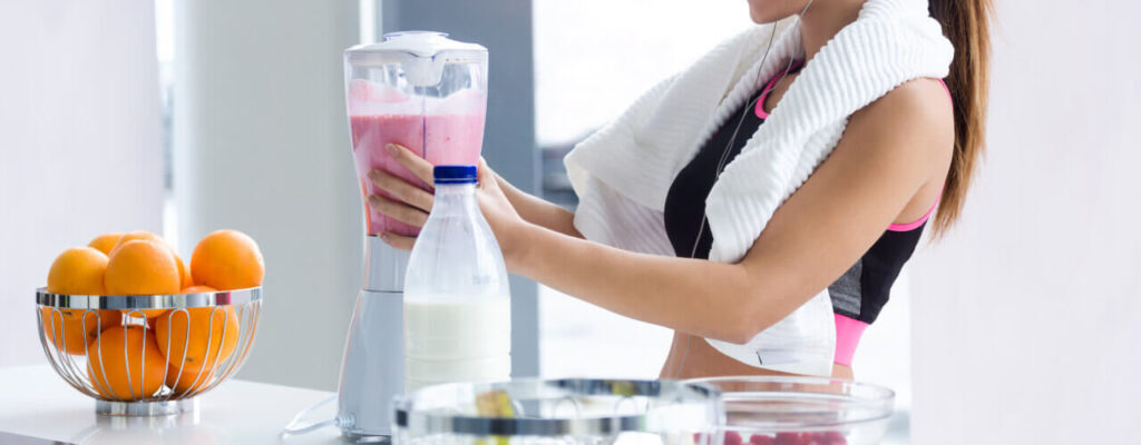 A lady making healthy drink in the morning